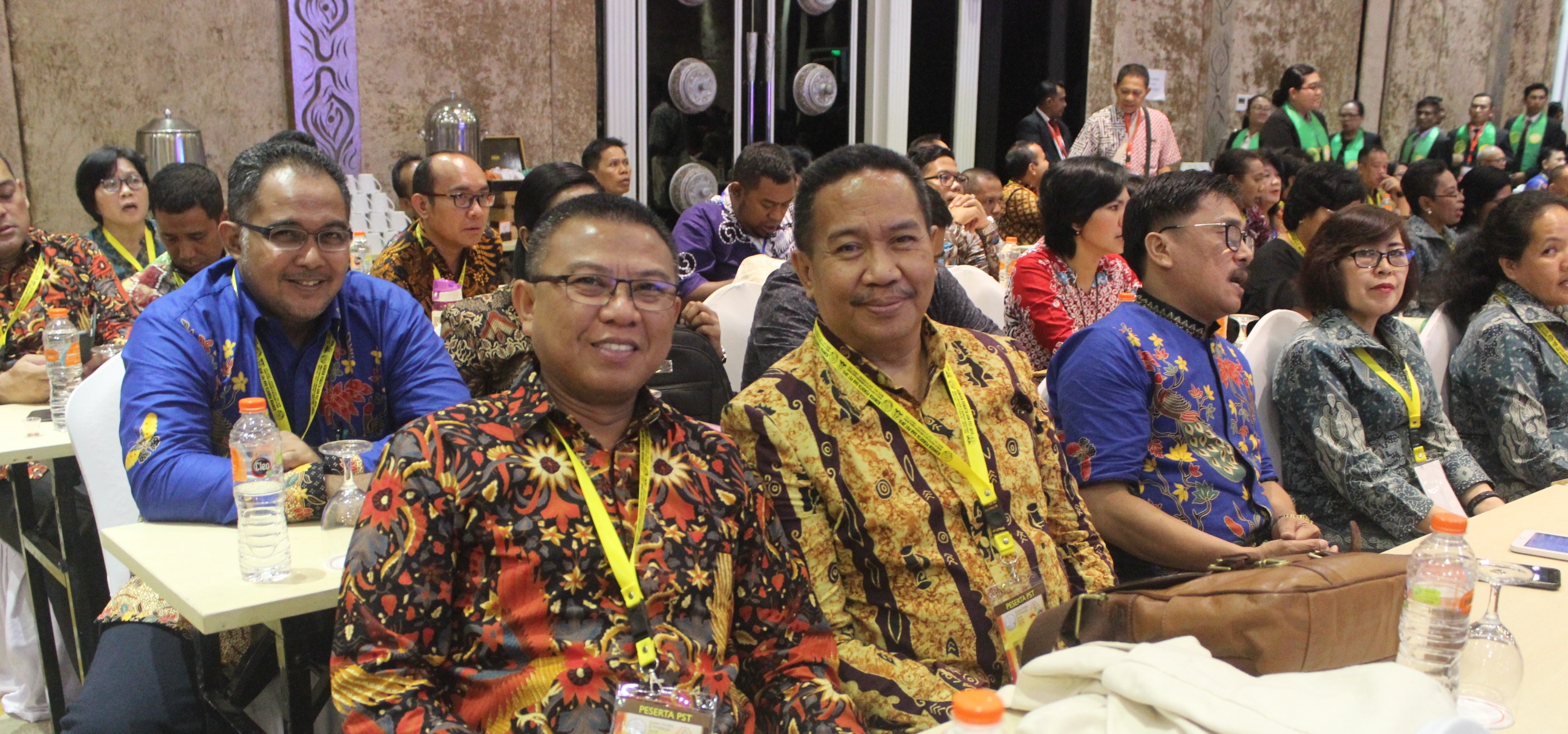 Suasana Persidangan Sinode Tahunan di Bali. Majelis Siniode terus membina karakter dan kompetensi pendeta harus dipersiapkan dengan sebaik mungkin untuk mengantisipasi pesatnya perkembangan ilmu pengetahuan dan teknologi ke depan.
