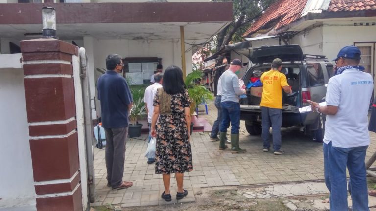 Tim Satgas CC GPIB Mendatangi GPIB Betlehem, Jakarta Pusat untuk penyemprotan