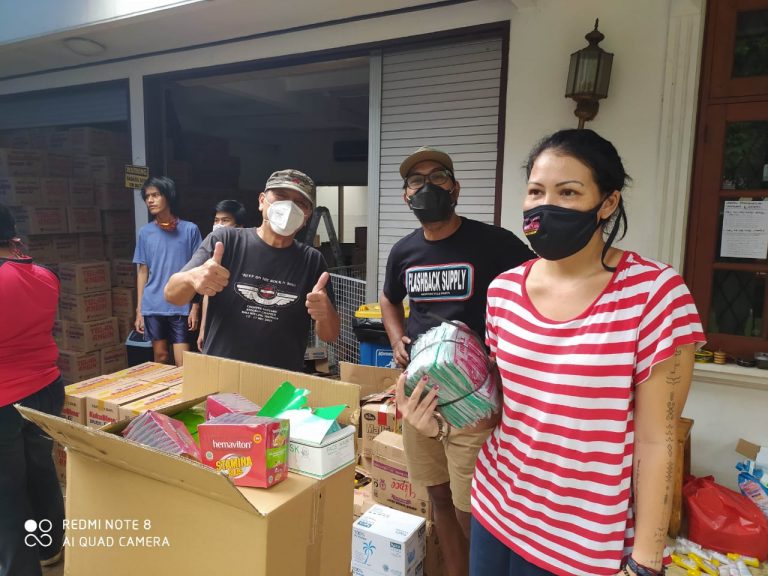Melanie Subono Ikut Beri Bantuan