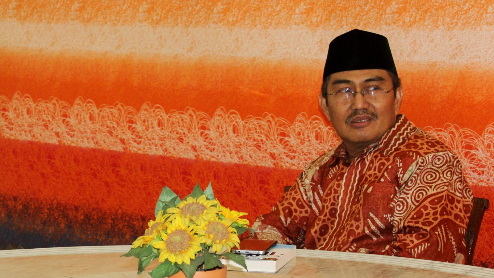 Diskusi Jimly Asshiddiqie Bicarakan Penanganan Pandemi Covid-19