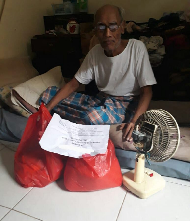 74 Paket Sembako bagi Warga Berdampak Di Mupel Jaksel