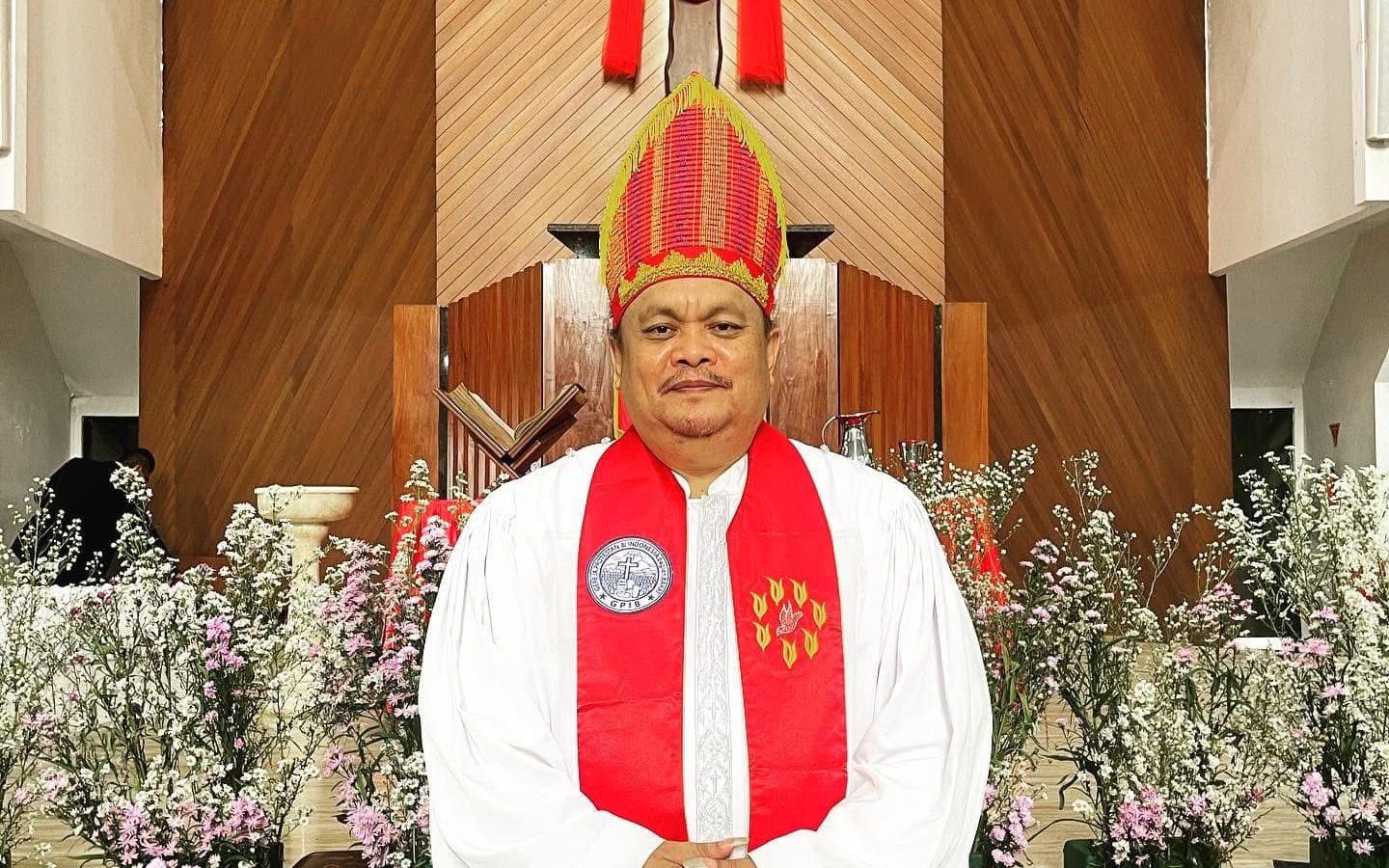 Pendeta Sem Karinda: Nazar Keluarga ke Gereja  di Tengah Keberagaman Indonesia