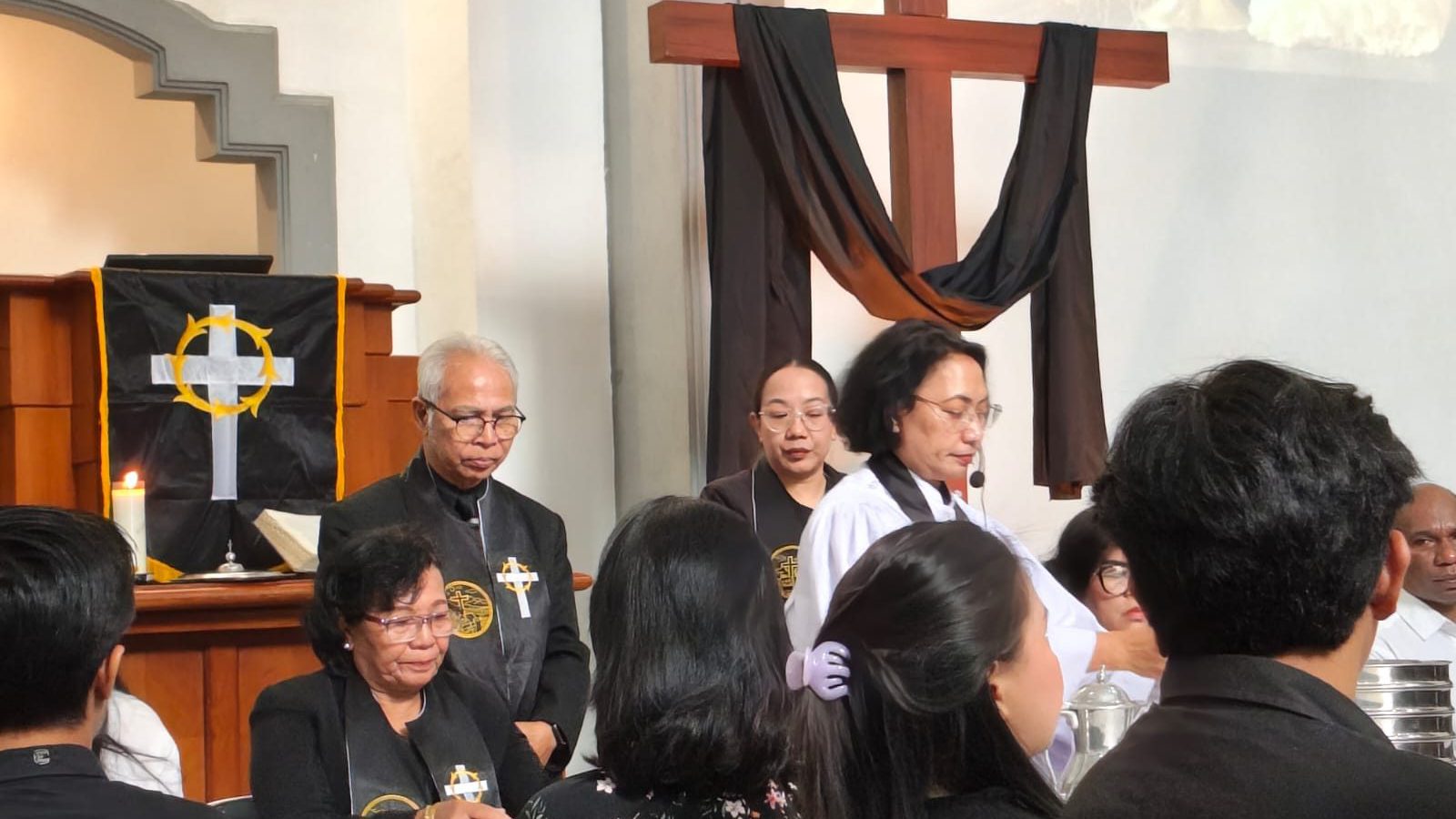 IBADAH JUMAT AGUNG, PENDETA NANCY: YESUS GEMBALA BAIK, SANGAT MENGENAL DOMBA-DOMBANYA