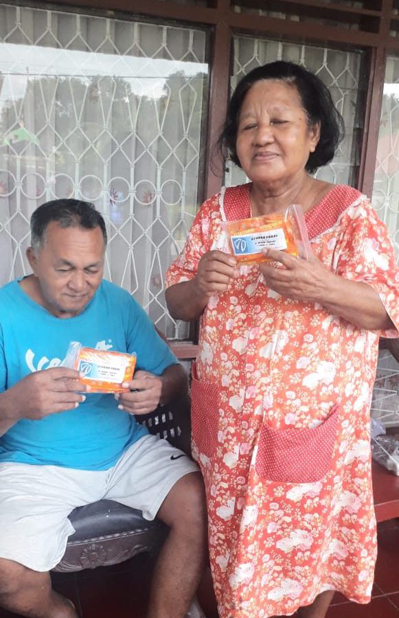 Warga Lansia dapat Bantuan Vitamin