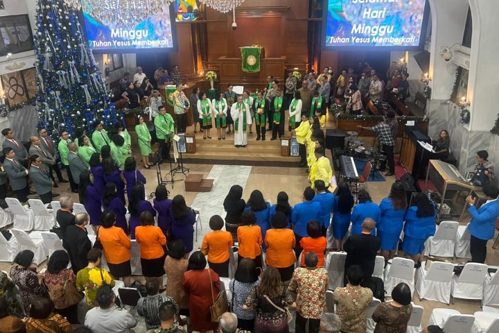 Pdt.Ebser: “Jangan Sombong dan Tetap Setia”