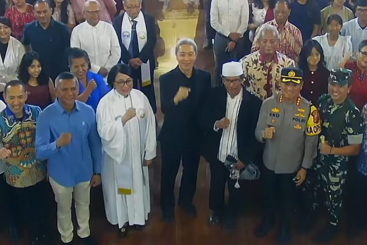Walkot Bogor Beri Salam Natal di GPIB Zebaoth, Bogor